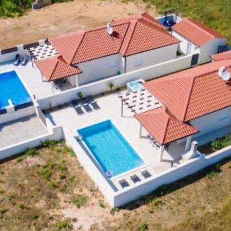 Villas Sabun - Modern House With Heated Pool Privlaka  Extérieur photo