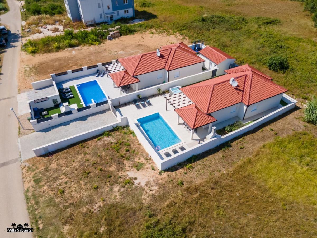Villas Sabun - Modern House With Heated Pool Privlaka  Extérieur photo