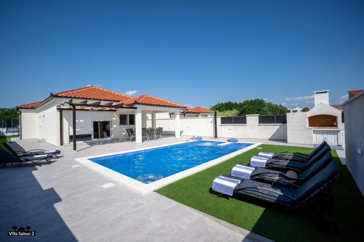 Villas Sabun - Modern House With Heated Pool Privlaka  Extérieur photo