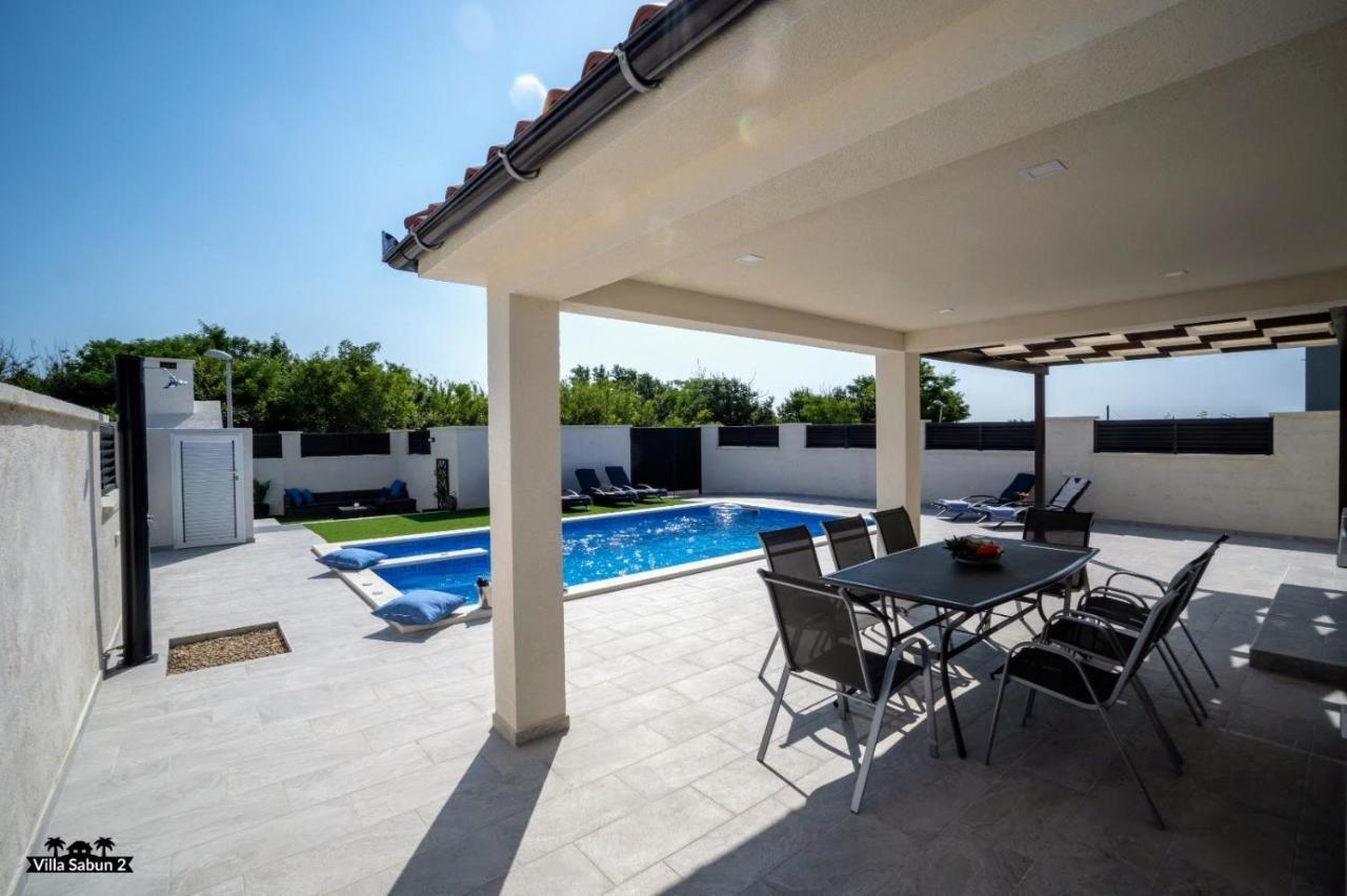 Villas Sabun - Modern House With Heated Pool Privlaka  Extérieur photo