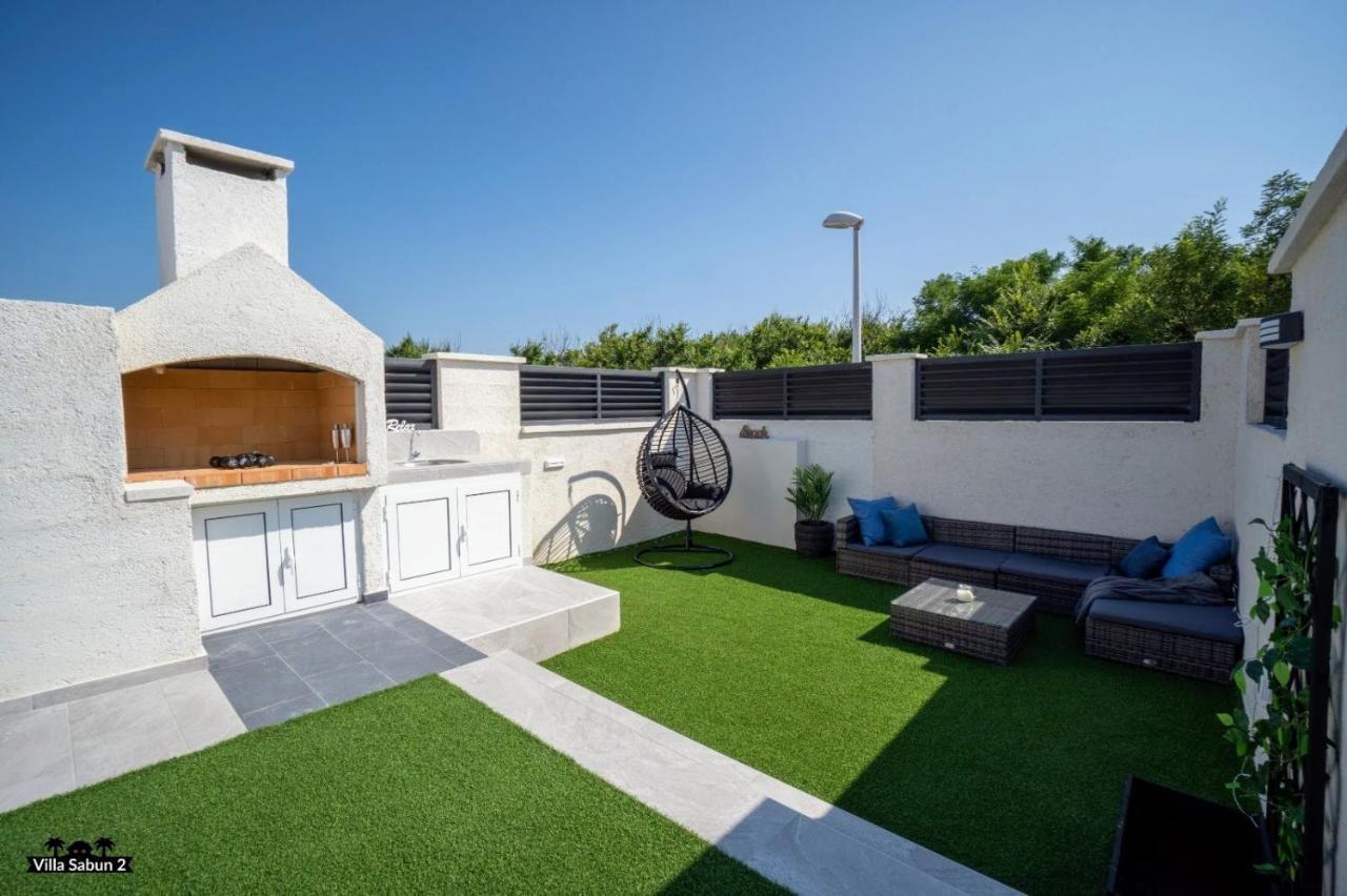 Villas Sabun - Modern House With Heated Pool Privlaka  Extérieur photo