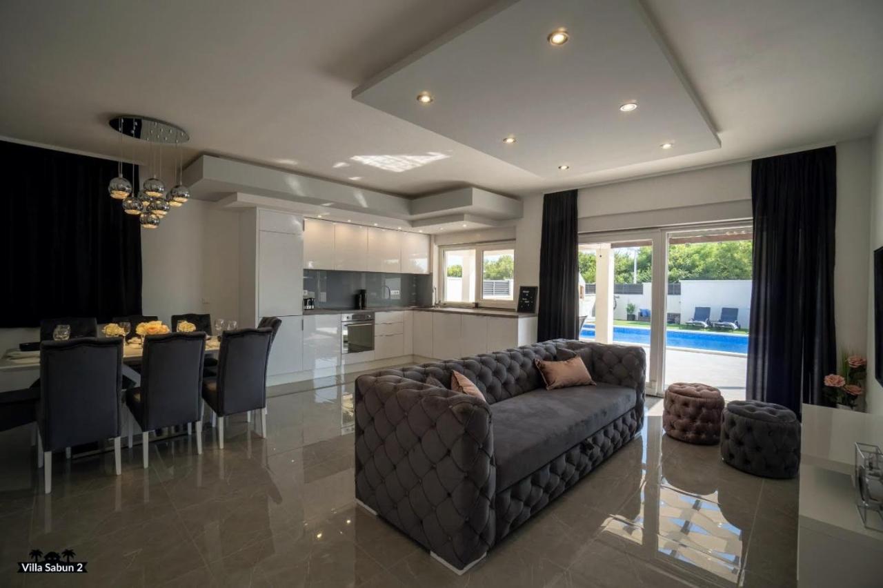 Villas Sabun - Modern House With Heated Pool Privlaka  Extérieur photo