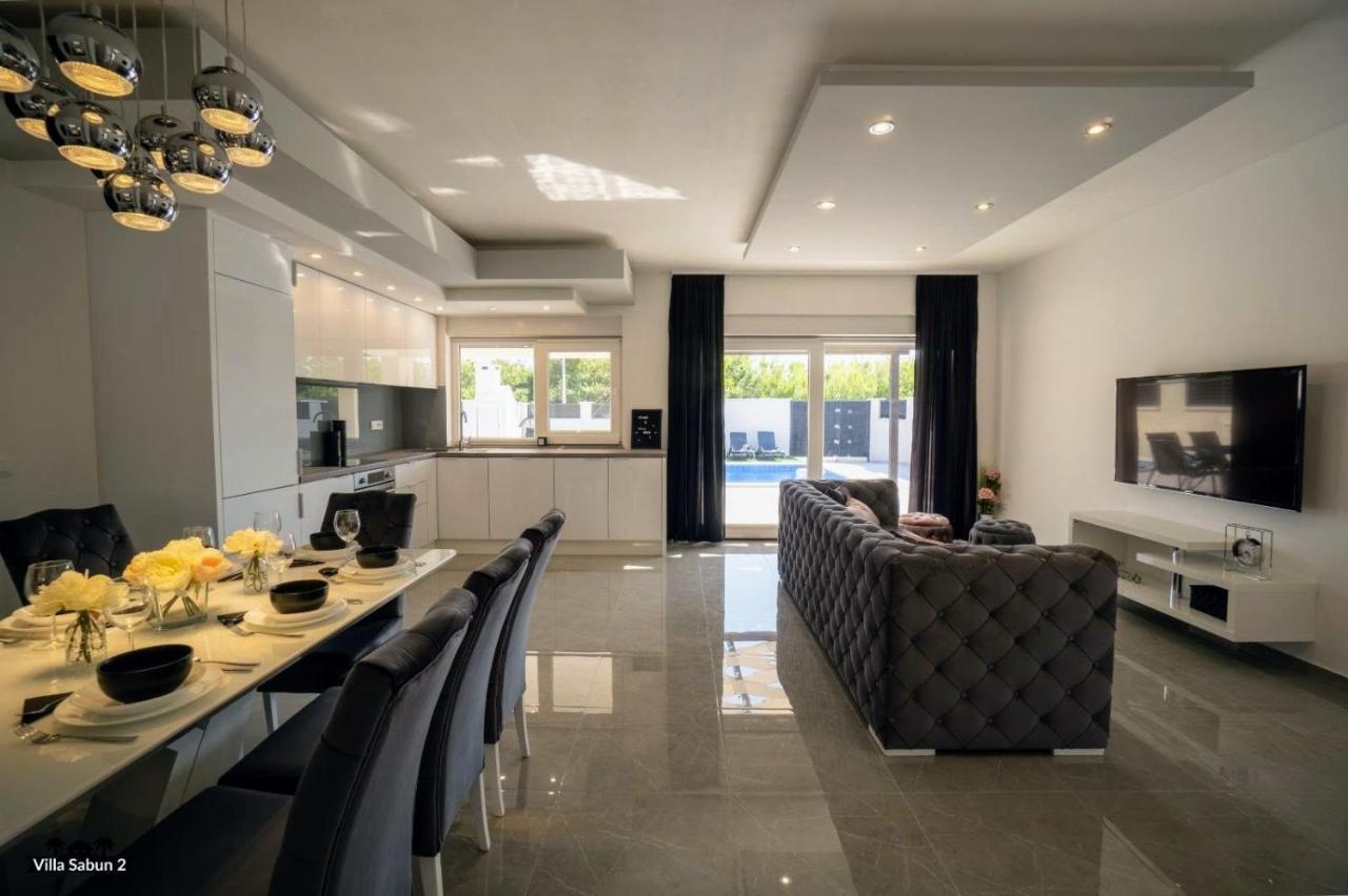 Villas Sabun - Modern House With Heated Pool Privlaka  Extérieur photo