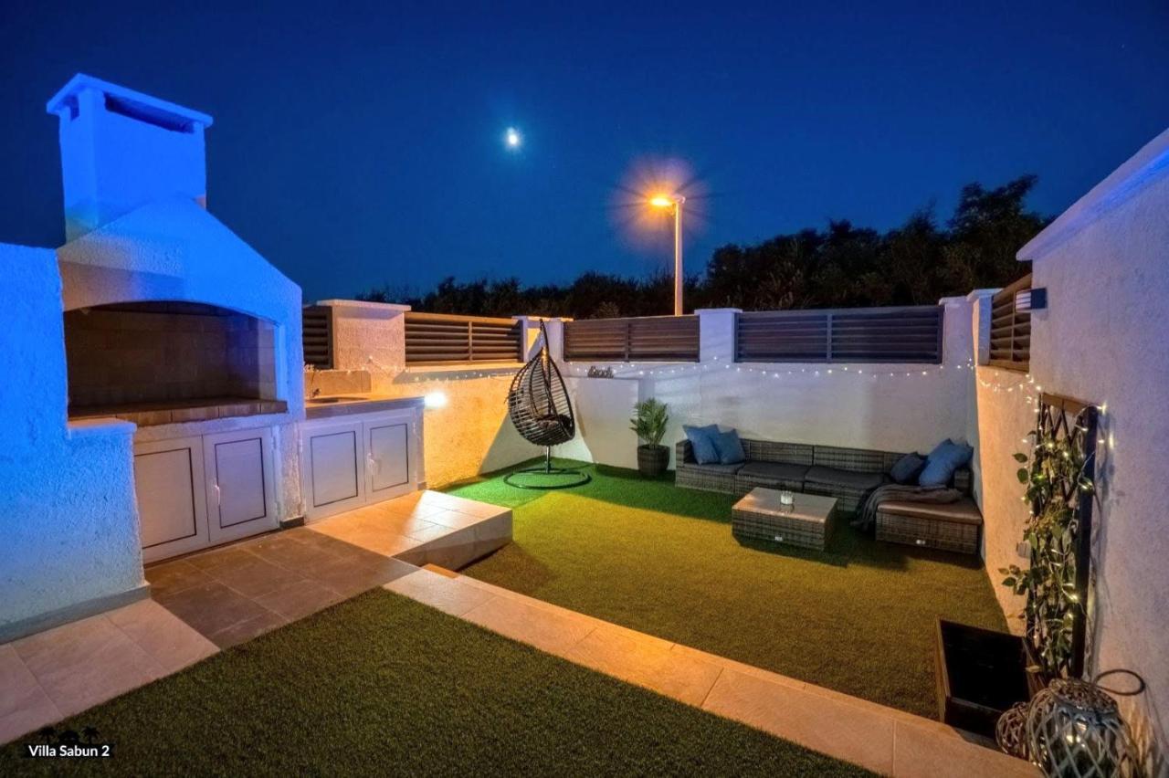 Villas Sabun - Modern House With Heated Pool Privlaka  Extérieur photo