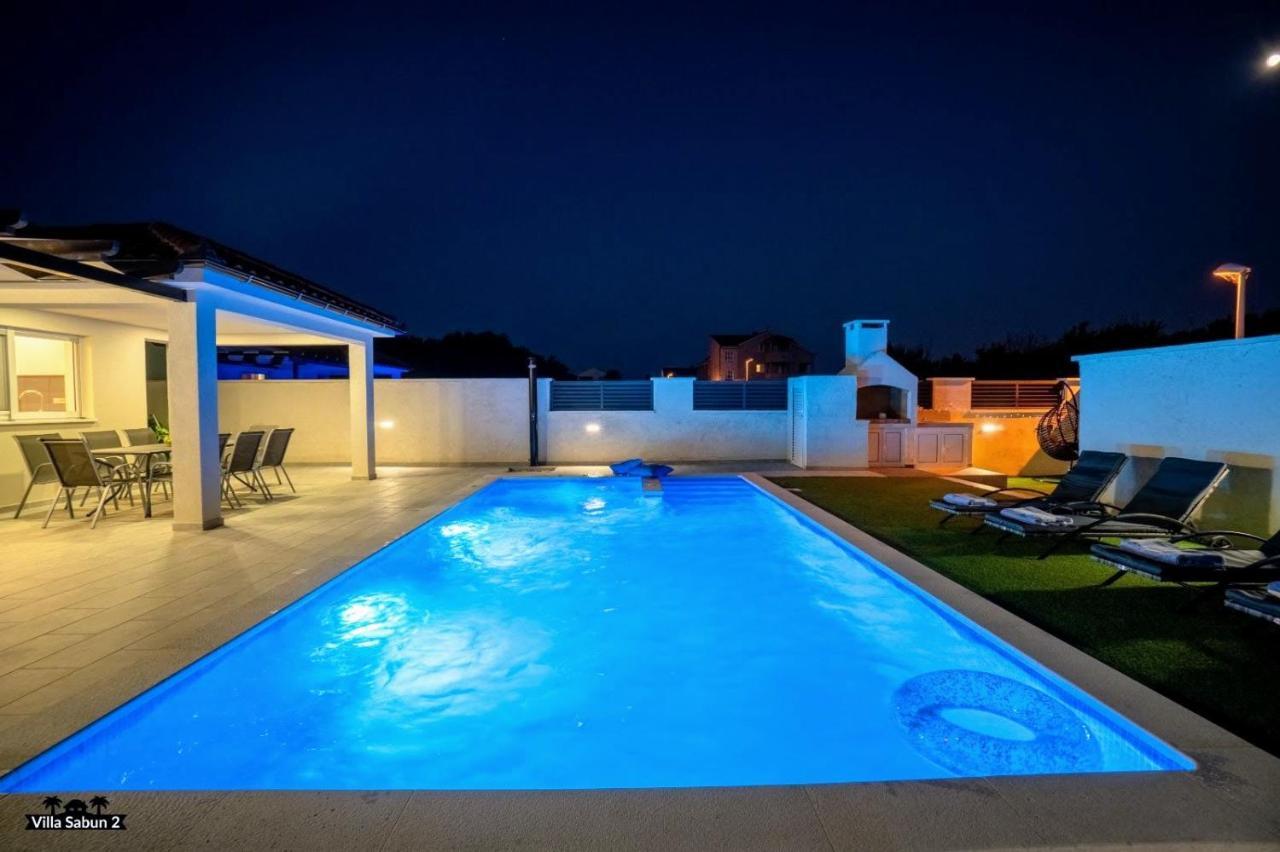 Villas Sabun - Modern House With Heated Pool Privlaka  Extérieur photo