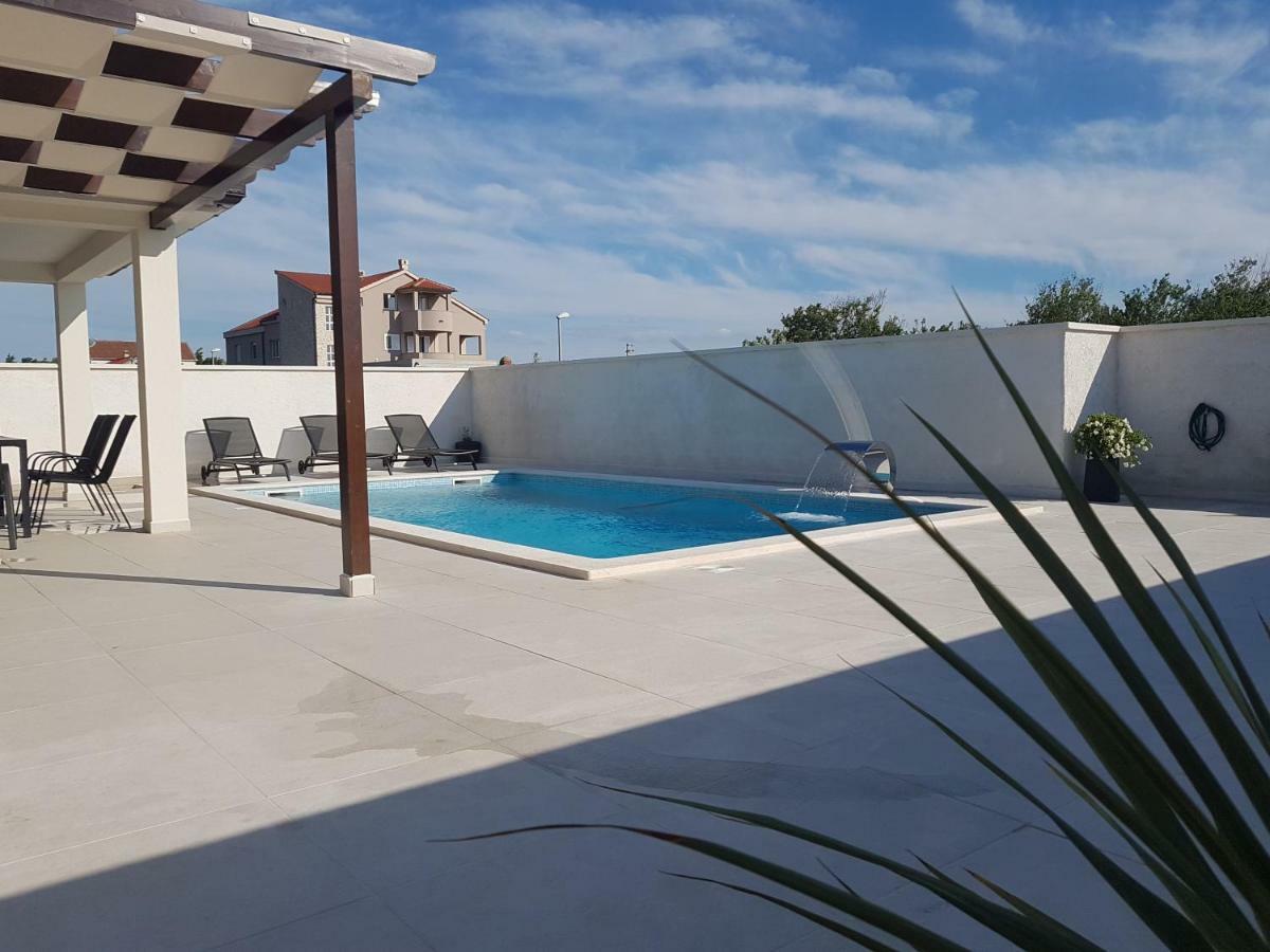 Villas Sabun - Modern House With Heated Pool Privlaka  Extérieur photo