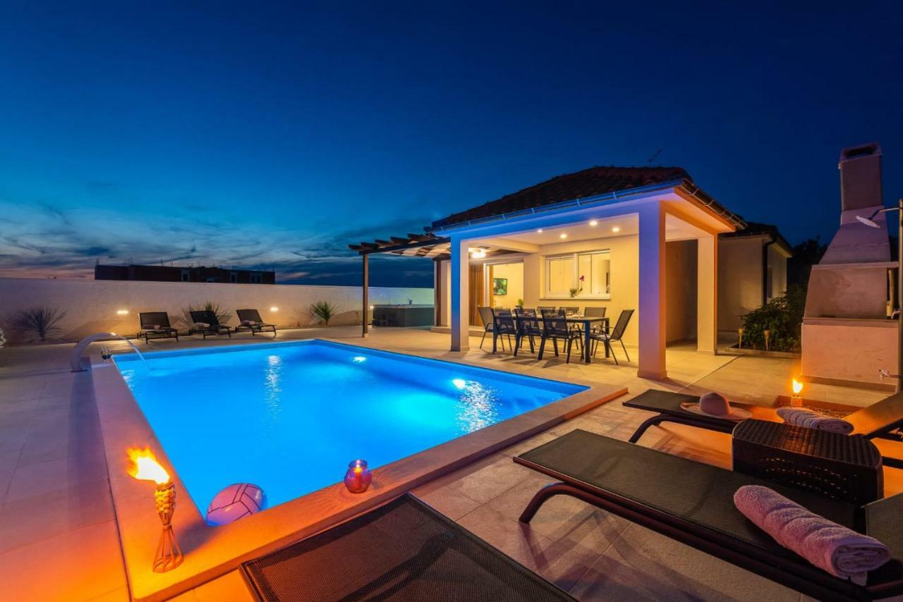 Villas Sabun - Modern House With Heated Pool Privlaka  Extérieur photo