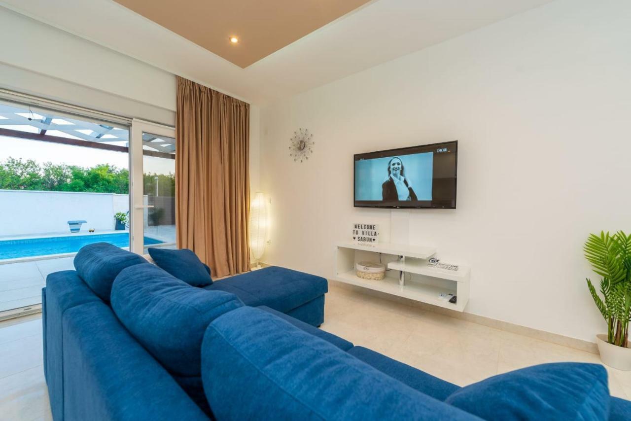 Villas Sabun - Modern House With Heated Pool Privlaka  Extérieur photo