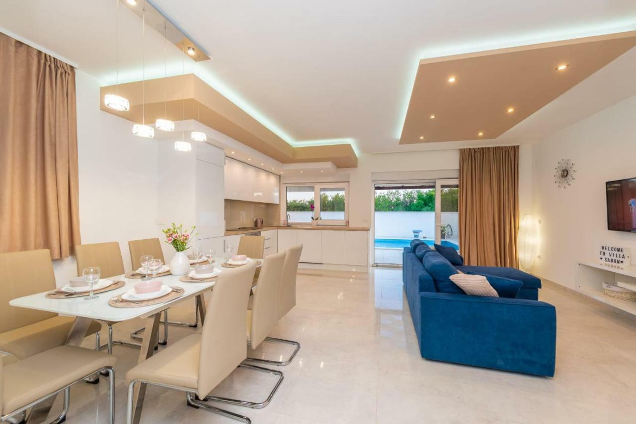Villas Sabun - Modern House With Heated Pool Privlaka  Extérieur photo