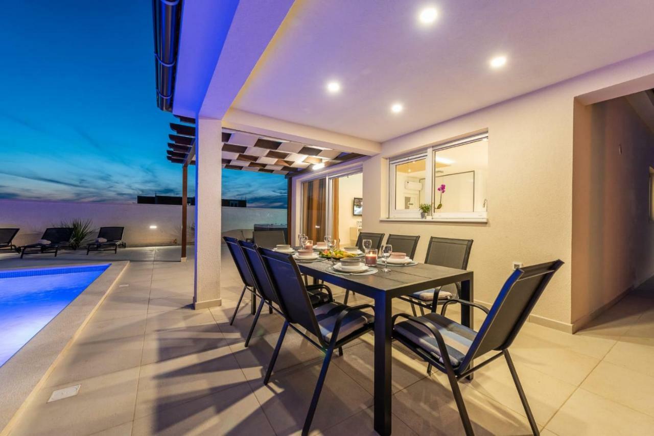 Villas Sabun - Modern House With Heated Pool Privlaka  Extérieur photo